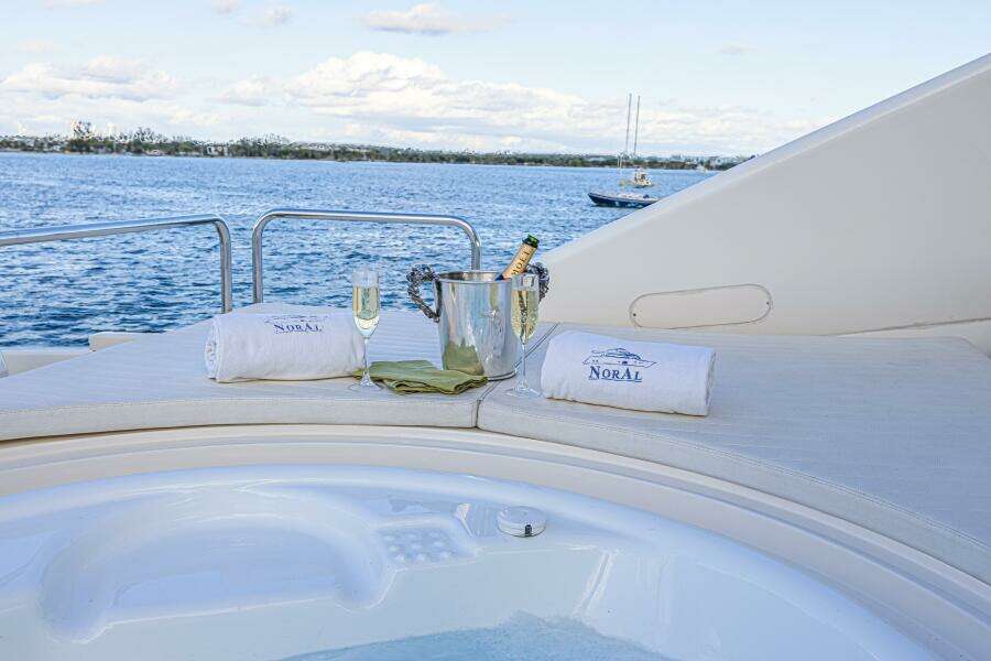 Noral 83ft Ferretti Yachts Yacht For Sale