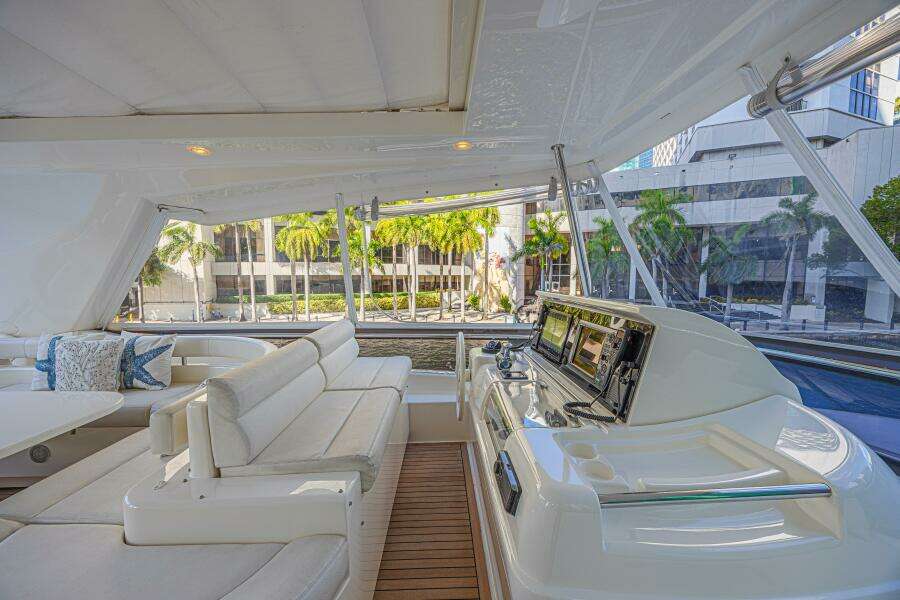 Noral 83ft Ferretti Yachts Yacht For Sale