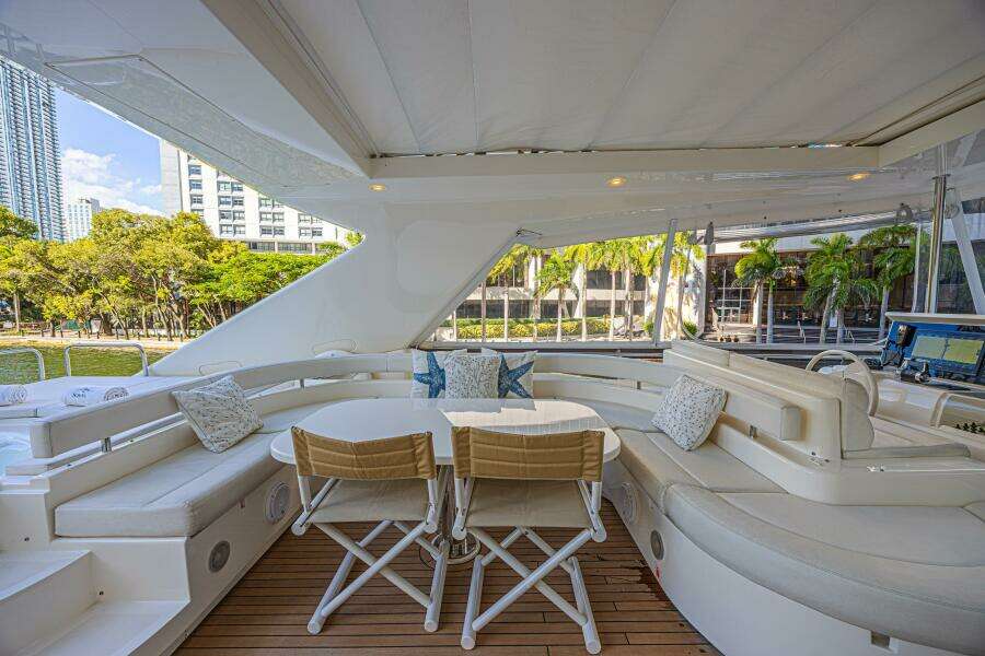 Noral 83ft Ferretti Yachts Yacht For Sale