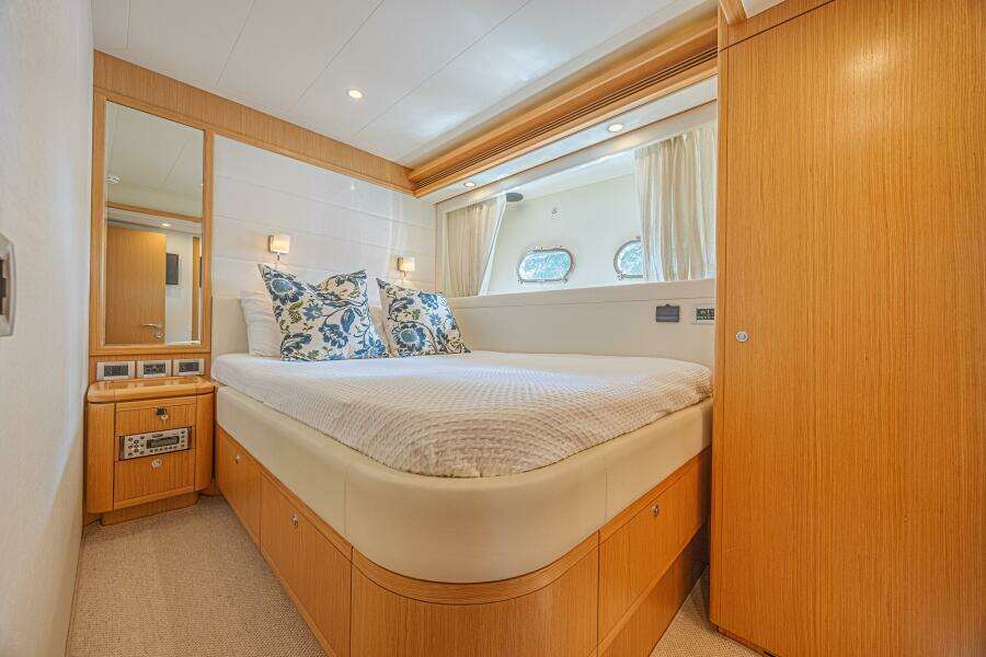 Noral 83ft Ferretti Yachts Yacht For Sale