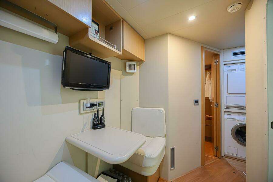 Noral 83ft Ferretti Yachts Yacht For Sale