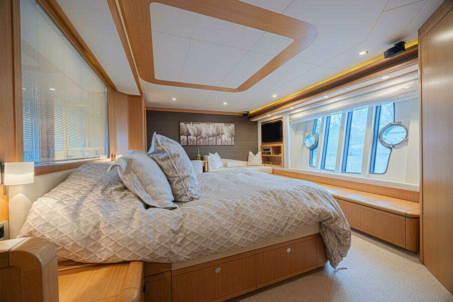 Noral 83ft Ferretti Yachts Yacht For Sale