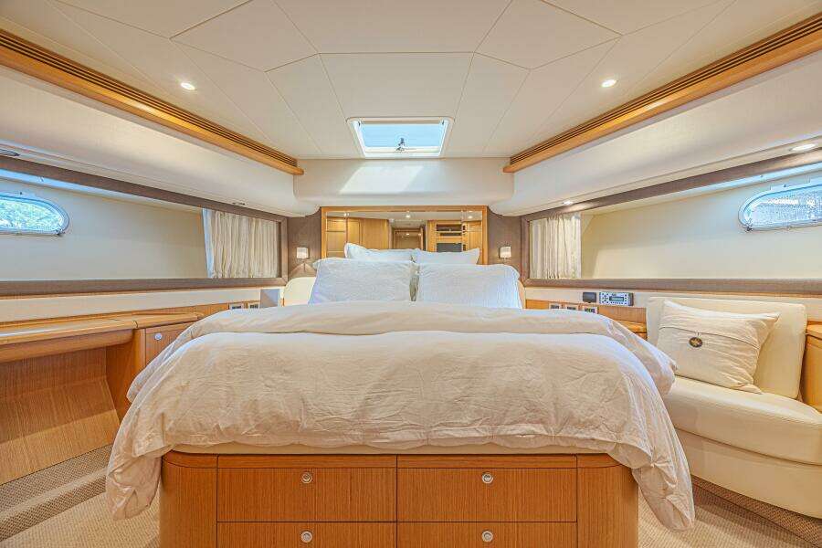 Noral 83ft Ferretti Yachts Yacht For Sale