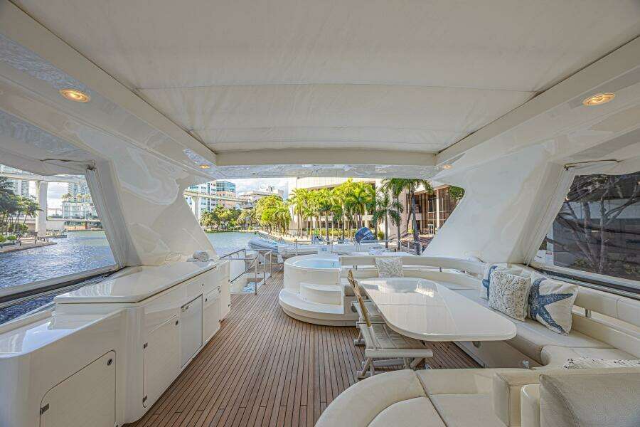 Noral 83ft Ferretti Yachts Yacht For Sale