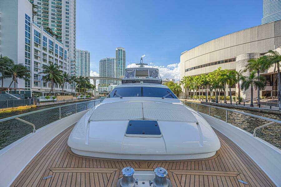 Noral 83ft Ferretti Yachts Yacht For Sale