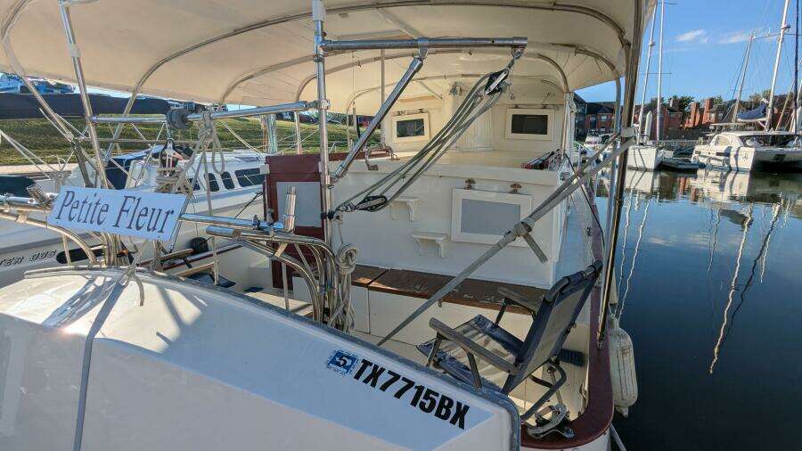 Petite Fleur 30ft Ho Hsing Yacht For Sale