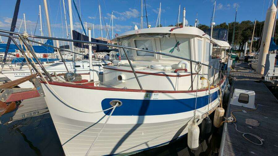 Petite Fleur 30ft Ho Hsing Yacht For Sale