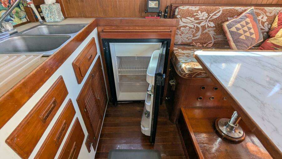Petite Fleur 30ft Ho Hsing Yacht For Sale