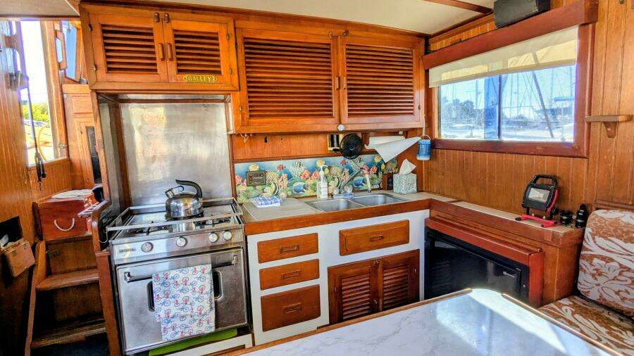 Petite Fleur 30ft Ho Hsing Yacht For Sale