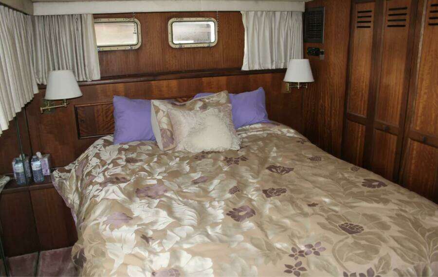 Apple 1 60ft Hatteras Yacht For Sale