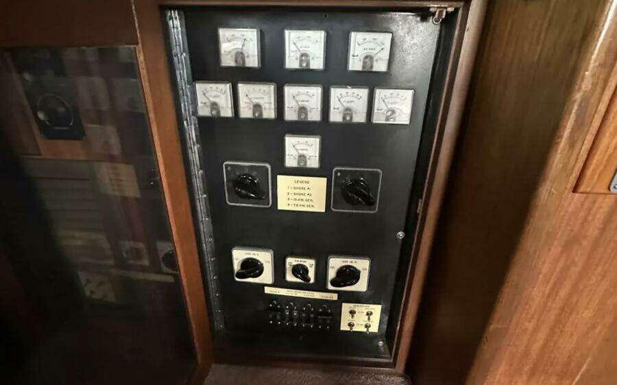 Apple 1 60ft Hatteras Yacht For Sale