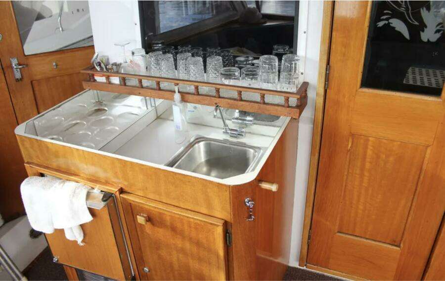 Apple 1 60ft Hatteras Yacht For Sale