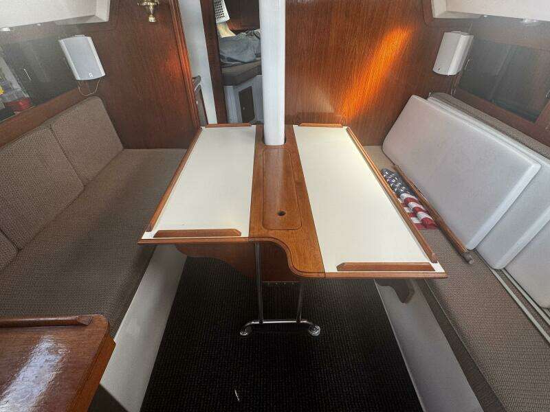 37ft Hunter Yacht For Sale