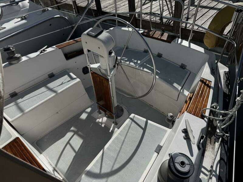 37ft Hunter Yacht For Sale