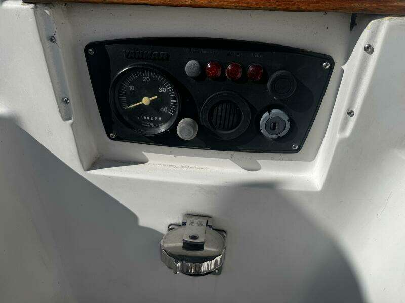 37ft Hunter Yacht For Sale