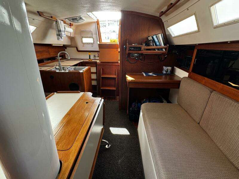 37ft Hunter Yacht For Sale