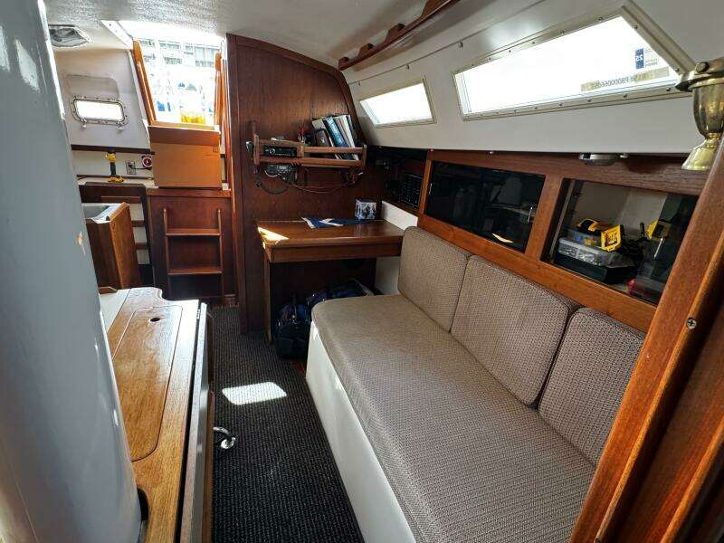 37ft Hunter Yacht For Sale