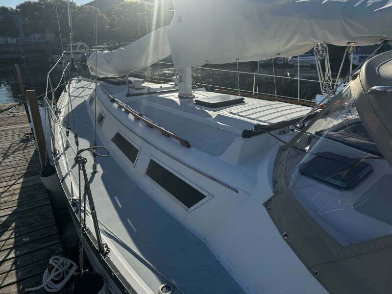 37ft Hunter Yacht For Sale
