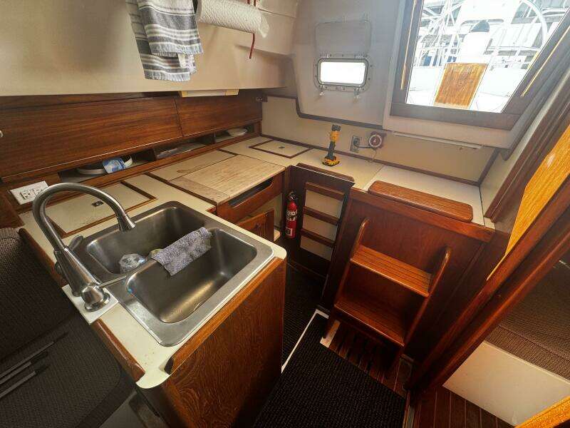 37ft Hunter Yacht For Sale