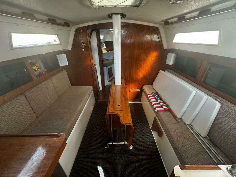 37ft Hunter Yacht For Sale