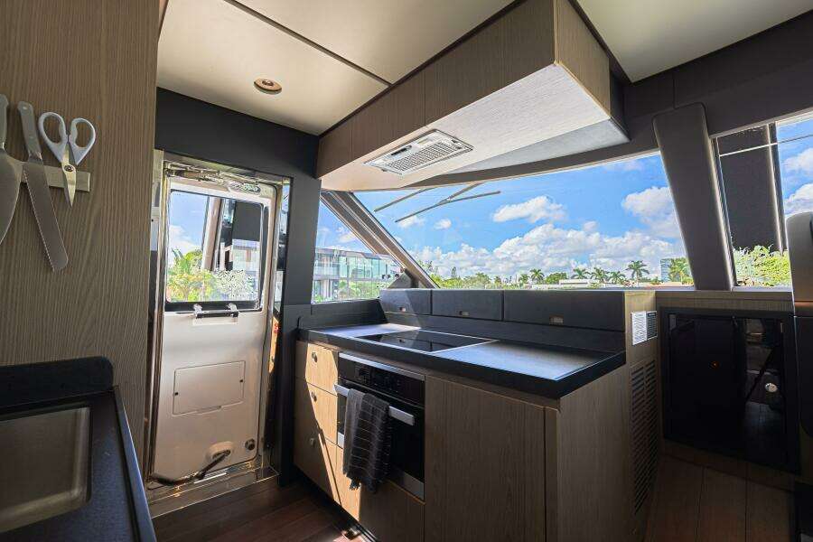 66ft Azimut Yacht For Sale