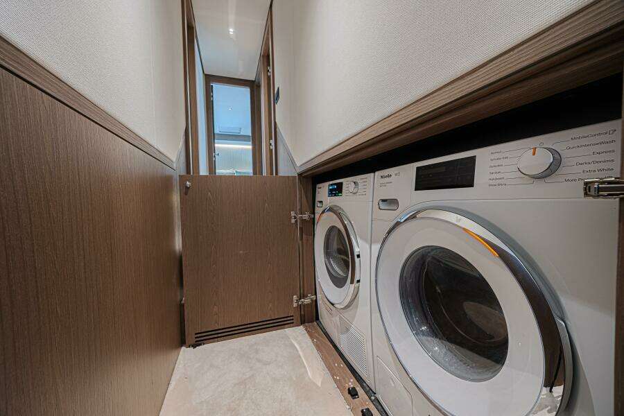 66ft Azimut Yacht For Sale