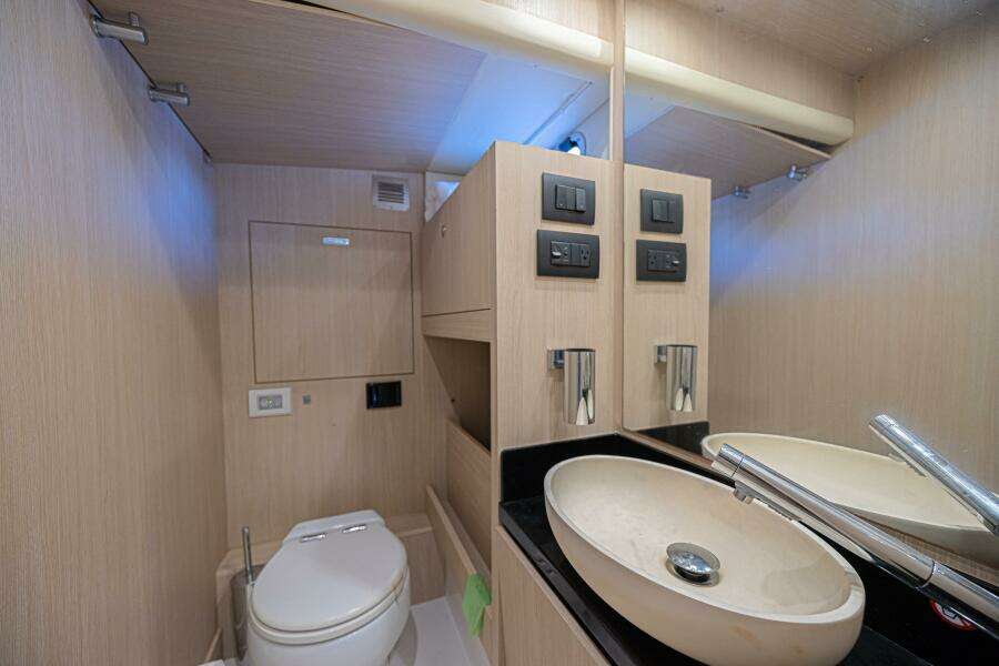 66ft Azimut Yacht For Sale