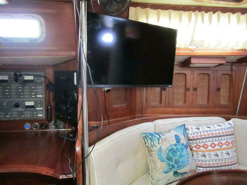 Idem II 38ft Endeavour Yacht For Sale