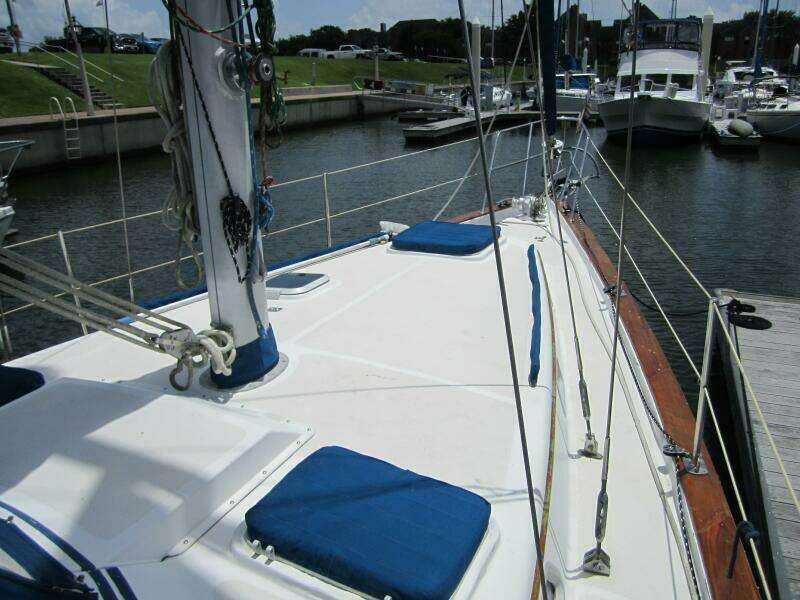 Idem II 38ft Endeavour Yacht For Sale