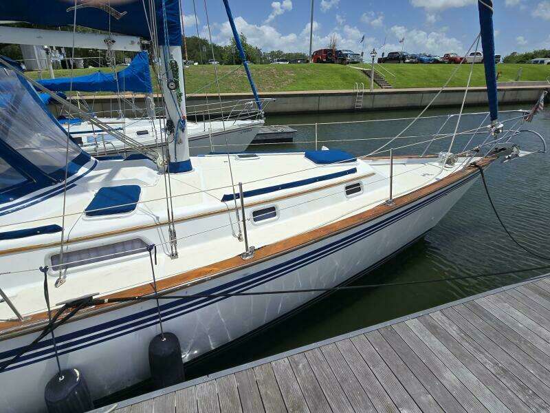 Idem II 38ft Endeavour Yacht For Sale