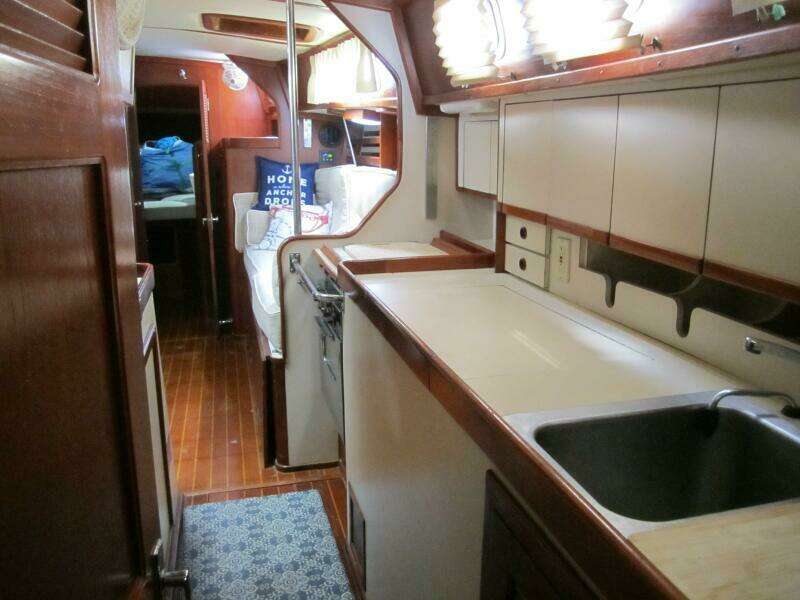 Idem II 38ft Endeavour Yacht For Sale