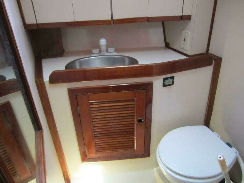 Idem II 38ft Endeavour Yacht For Sale