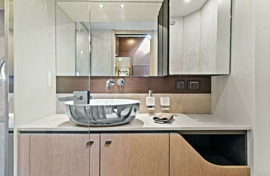 JOAN S RONDEVOUS 52ft Absolute Yacht For Sale