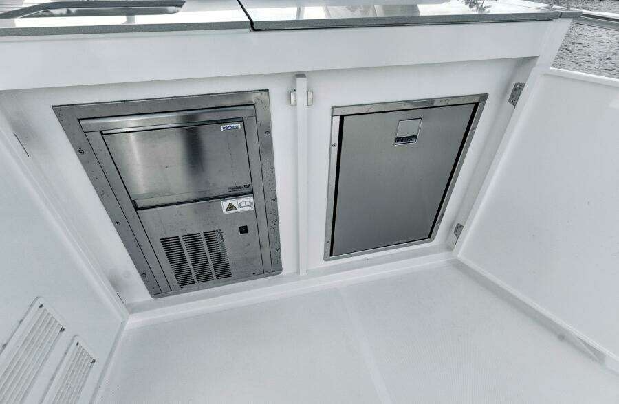 JOAN S RONDEVOUS 52ft Absolute Yacht For Sale