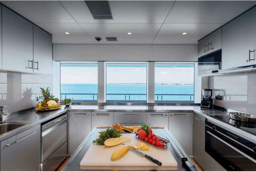 118ft Silver Yachts Yacht For Sale 118ft Silver Yachts Yacht For Sale