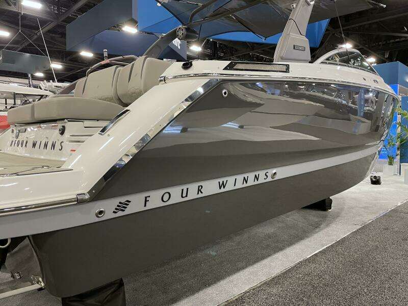 26ft Four Winns Yacht For Sale