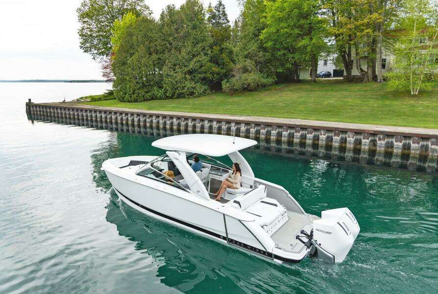 29ft Four Winns Yacht For Sale