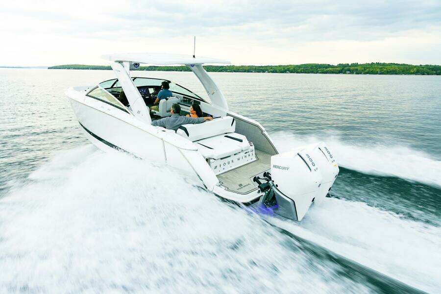 29ft Four Winns Yacht For Sale