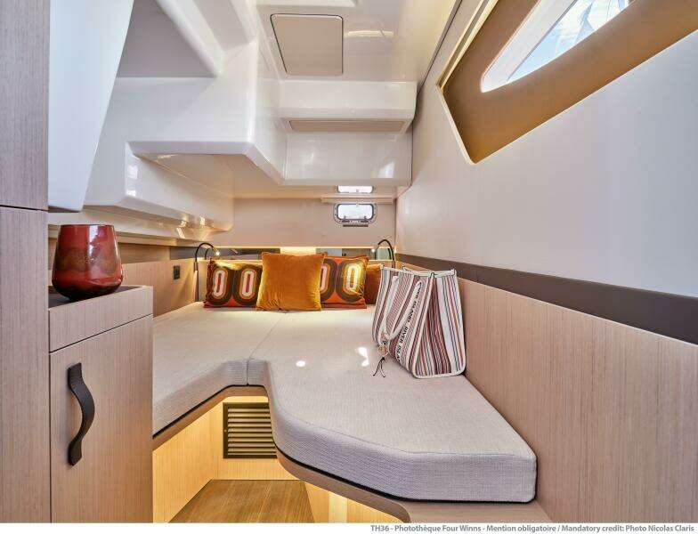 38ft Four Winns Yacht For Sale