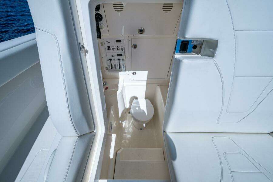 DA BUBBS 31ft SeaVee Yacht For Sale