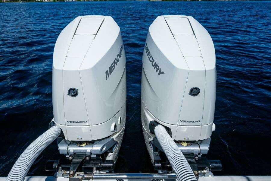 DA BUBBS 31ft SeaVee Yacht For Sale