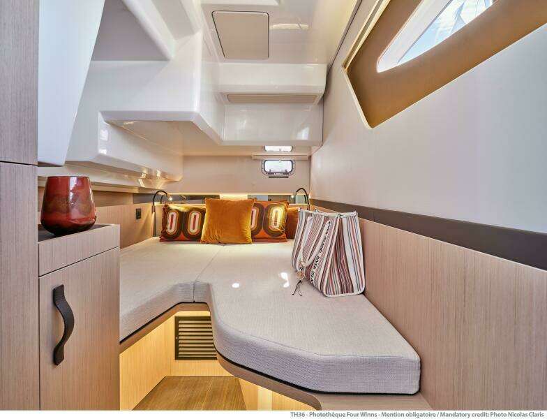 38ft Four Winns Yacht For Sale