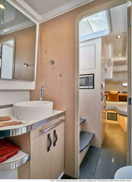 38ft Four Winns Yacht For Sale