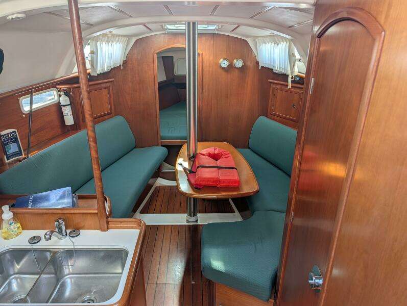 Maho Dreams 33ft Beneteau Yacht For Sale