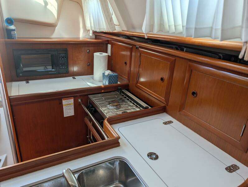Maho Dreams 33ft Beneteau Yacht For Sale