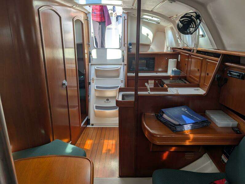 Maho Dreams 33ft Beneteau Yacht For Sale