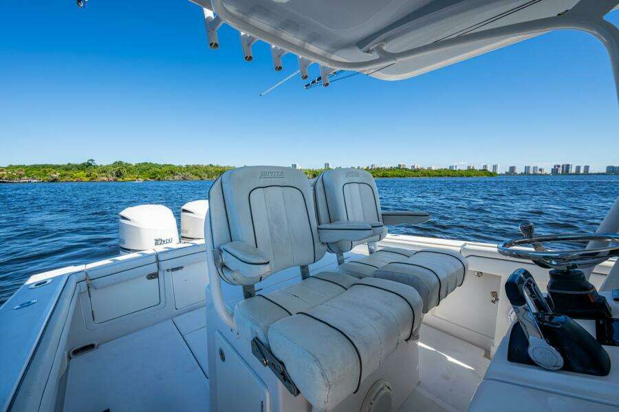 30ft Jupiter Yacht For Sale