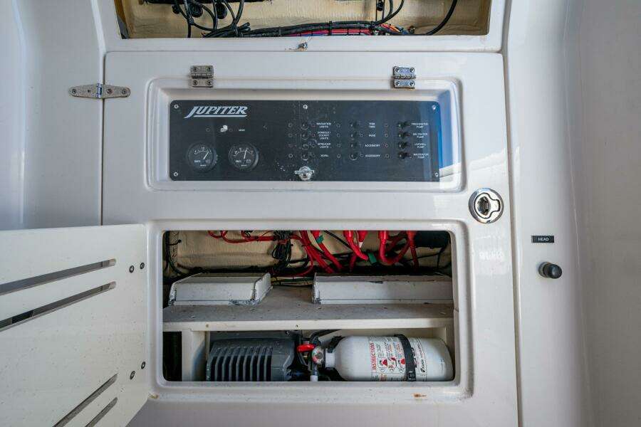 30ft Jupiter Yacht For Sale