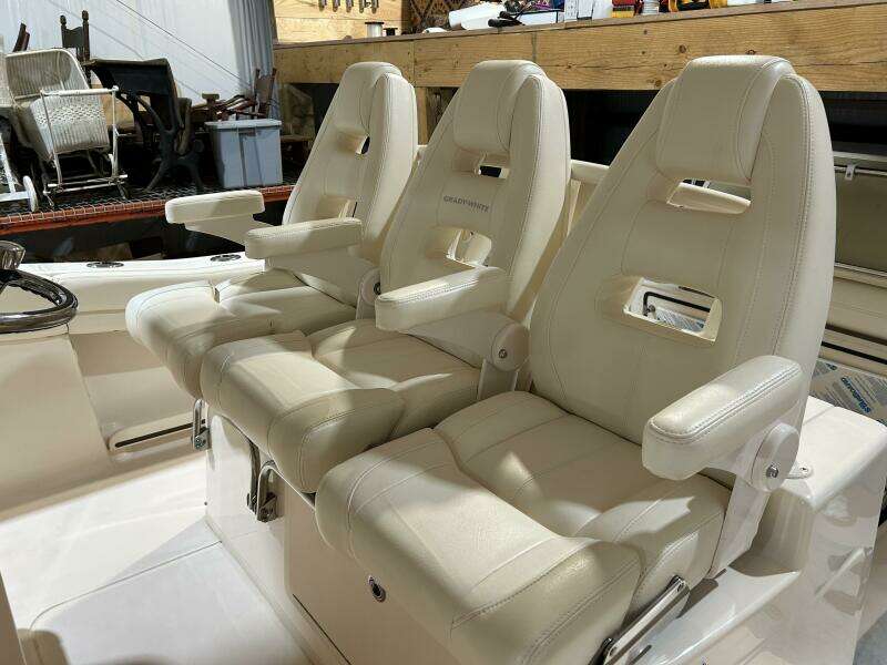 33ft Grady White Yacht For Sale