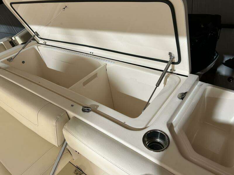 33ft Grady White Yacht For Sale